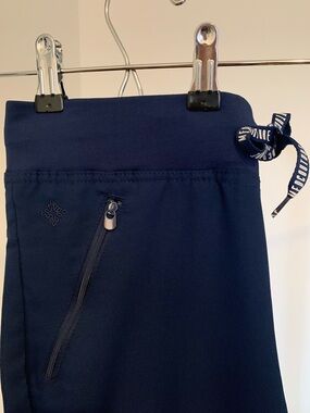 Med Couture Insight Women's 4-Pocket Zipper Cargo Pocket Scrub Pants